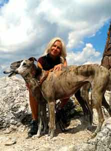 La Dottoressa Strata, veterinario a Recco, con i suoi levrieri